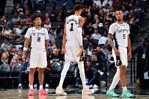 皮尔斯：马刺有哈珀&瓦塞尔了 该用福克斯换个能保护文班的人